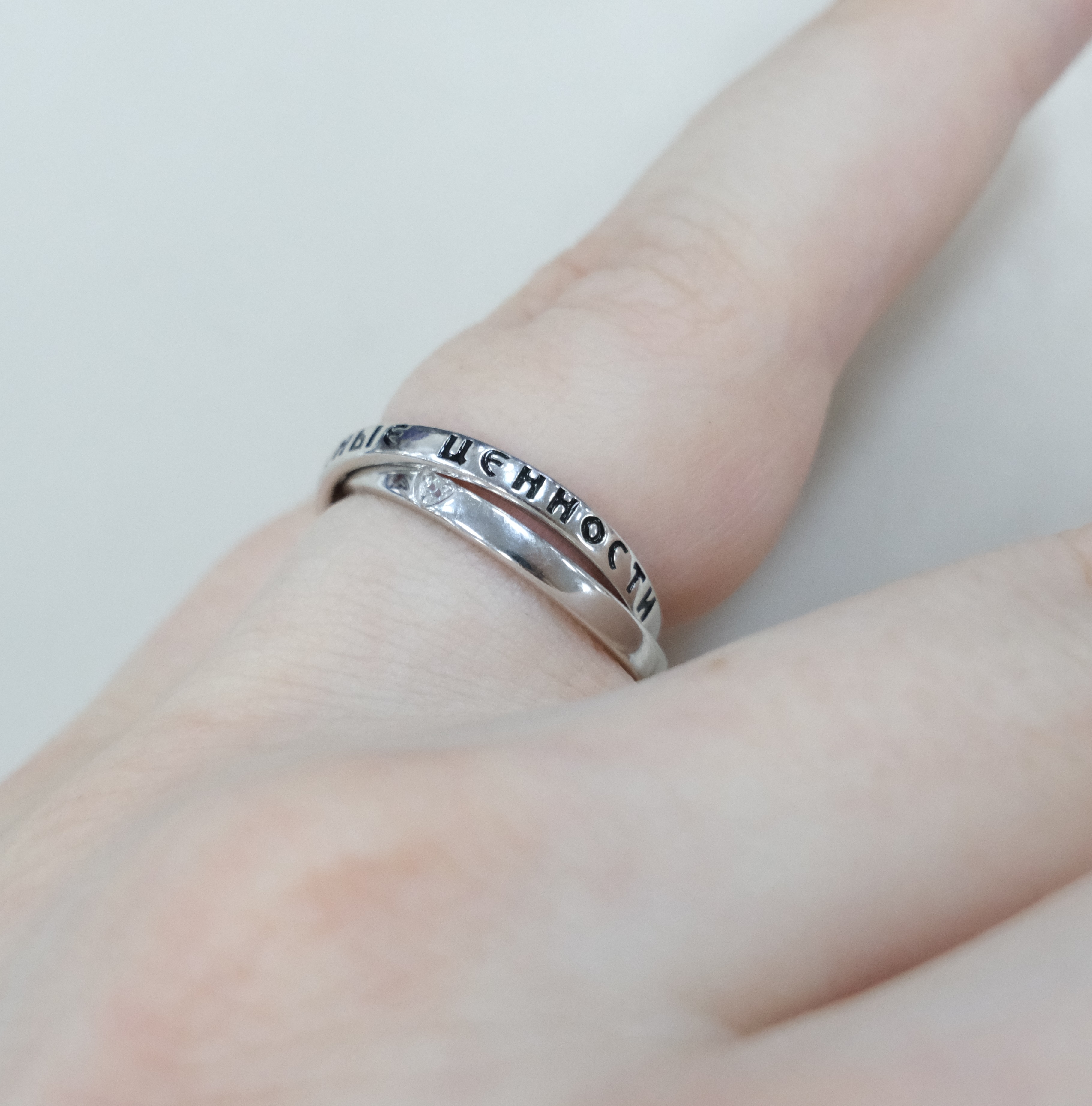 Серебряное кольцо с эмалью "Вечные ценности"